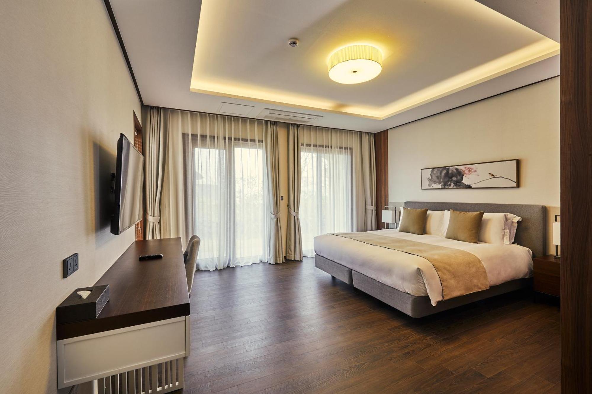 Camphortree Hotel And Resort Jeju Bagian luar foto