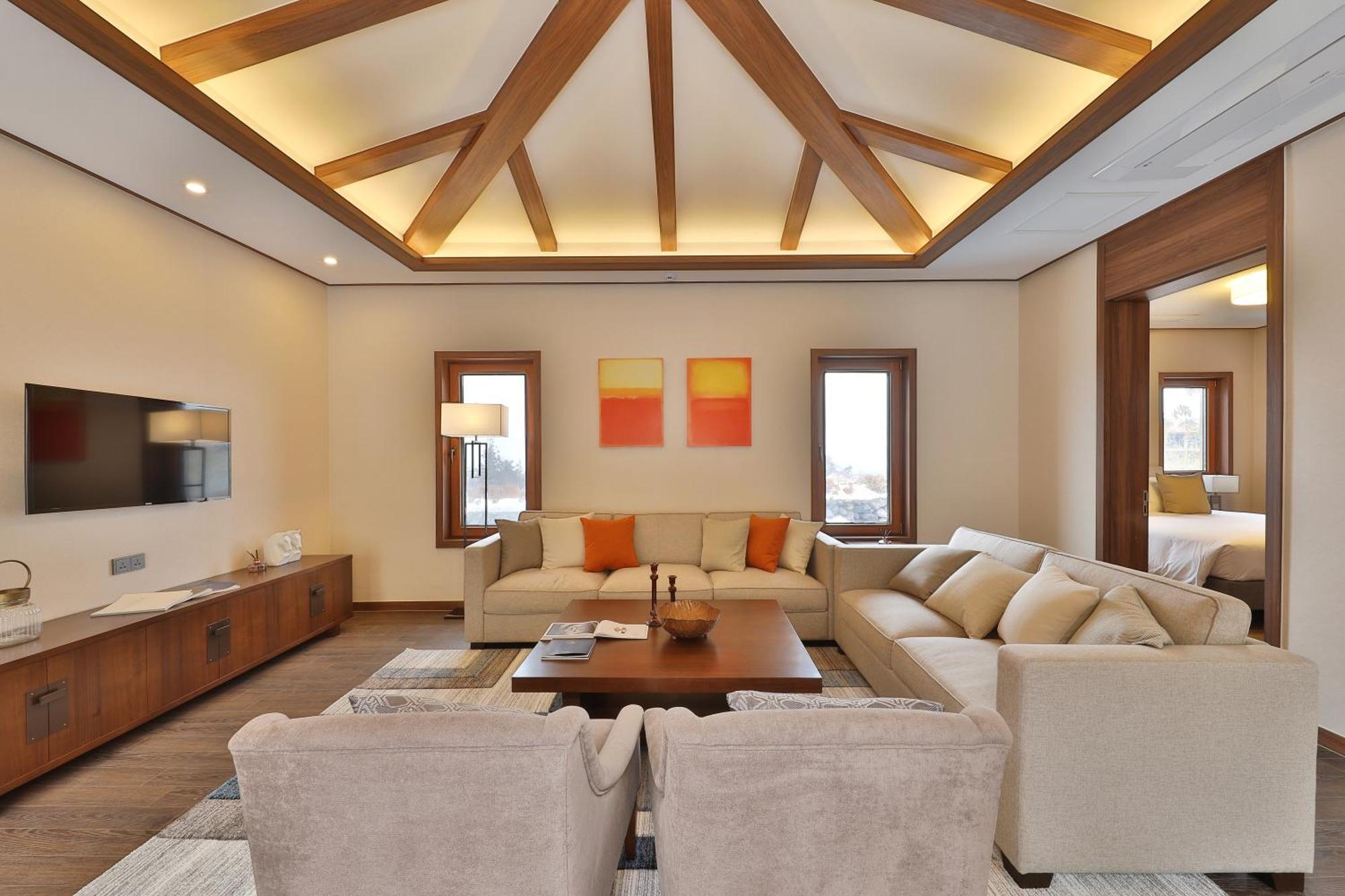 Camphortree Hotel And Resort Jeju Bagian luar foto