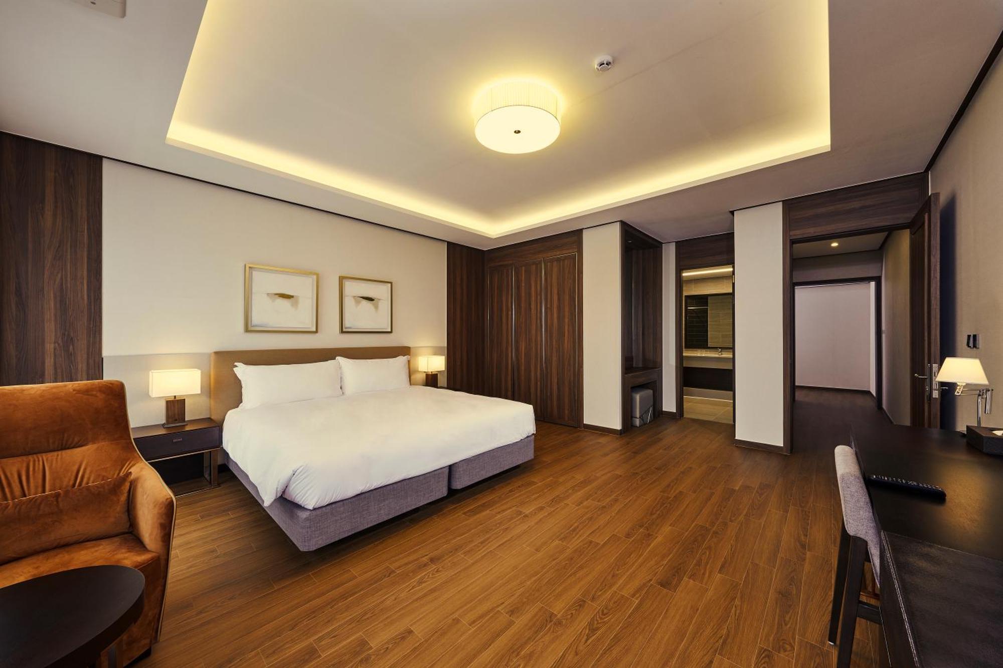 Camphortree Hotel And Resort Jeju Bagian luar foto