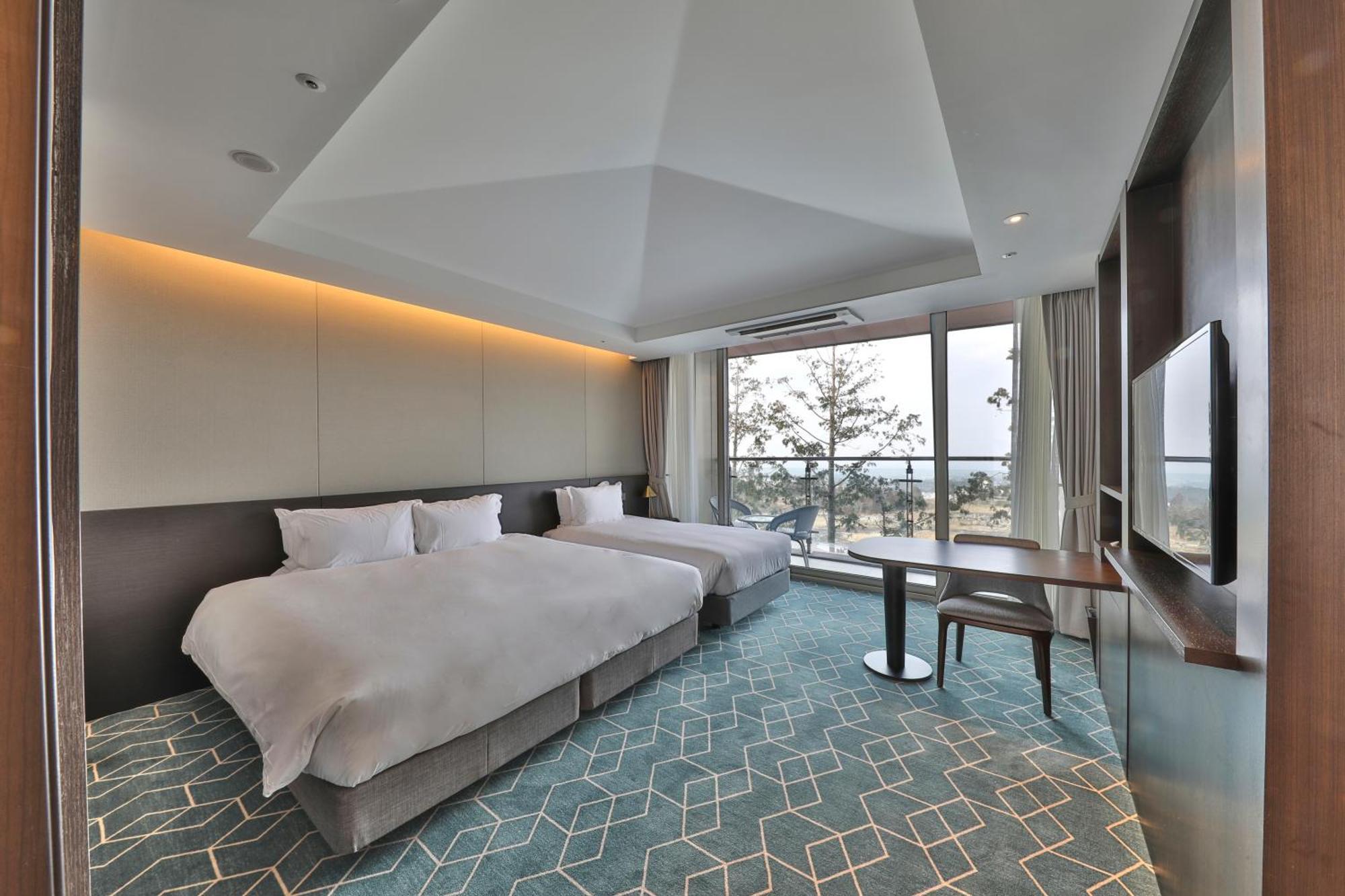 Camphortree Hotel And Resort Jeju Bagian luar foto