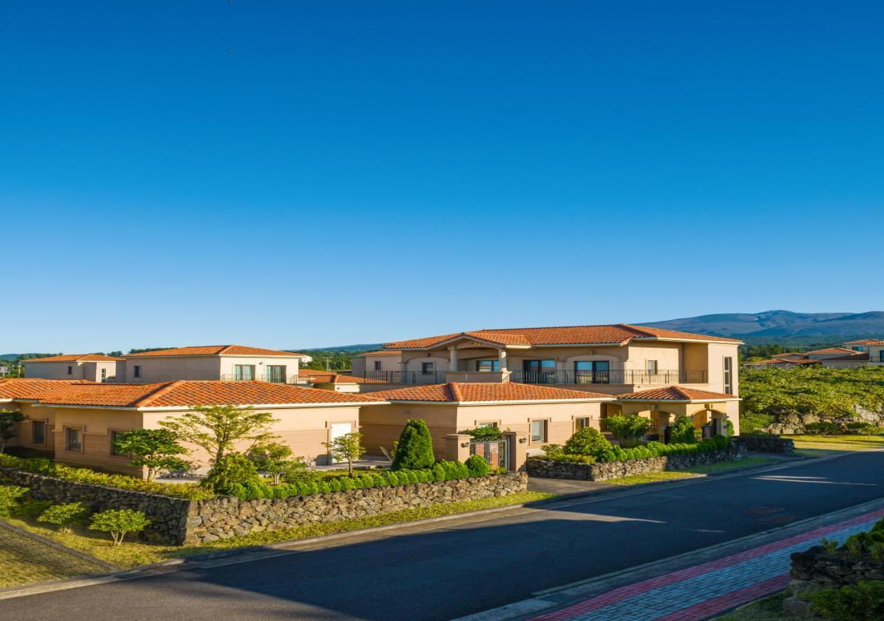 Camphortree Hotel And Resort Jeju Bagian luar foto