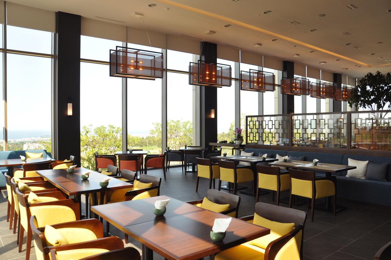 Camphortree Hotel And Resort Jeju Bagian luar foto