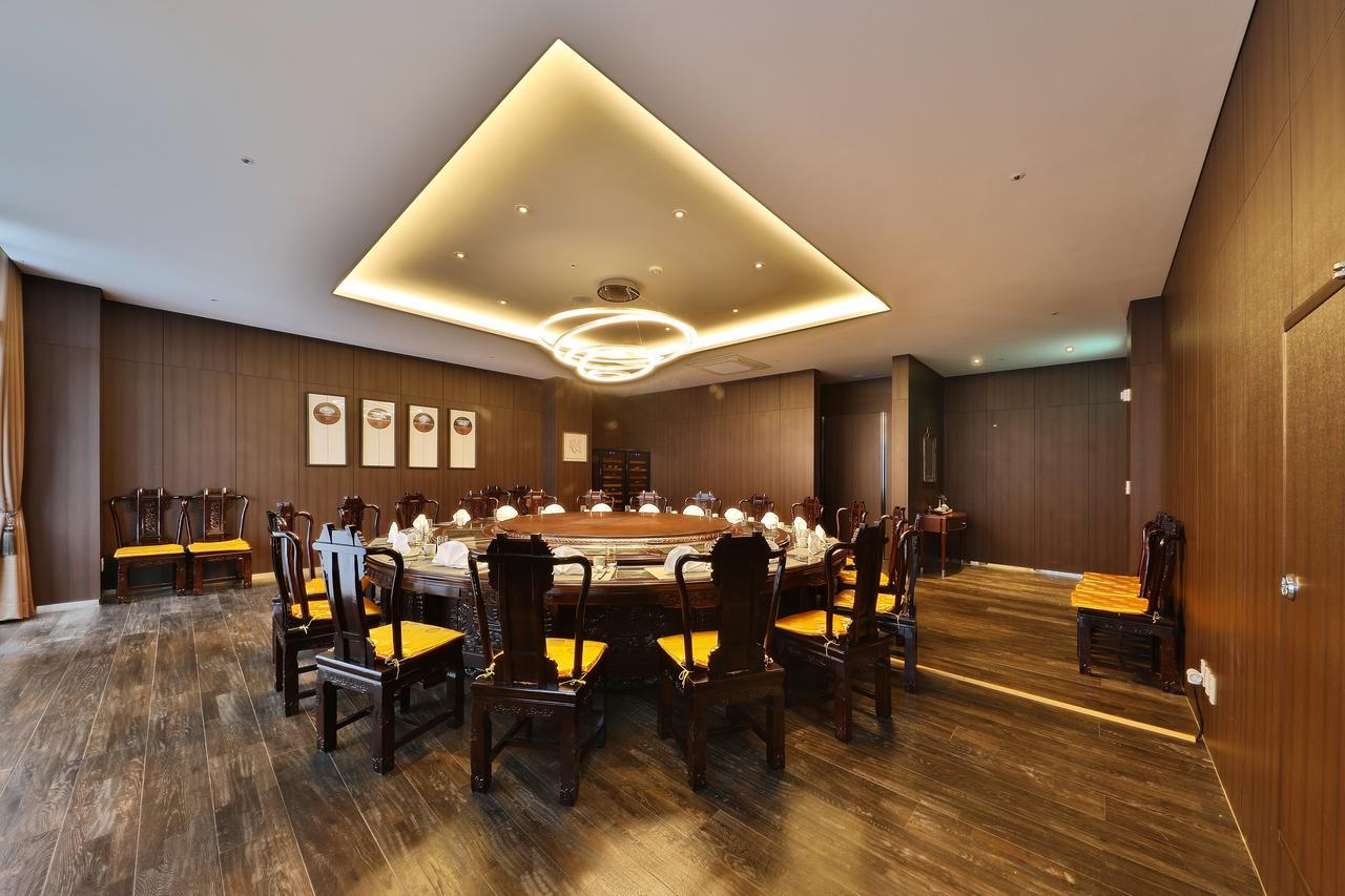 Camphortree Hotel And Resort Jeju Bagian luar foto