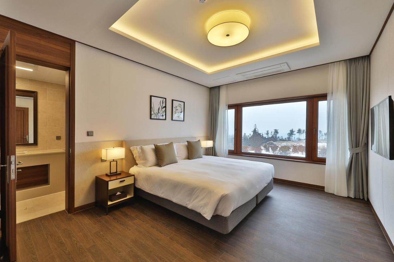 Camphortree Hotel And Resort Jeju Bagian luar foto