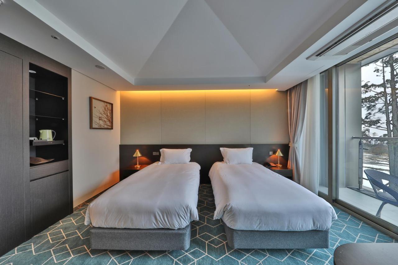 Camphortree Hotel And Resort Jeju Bagian luar foto