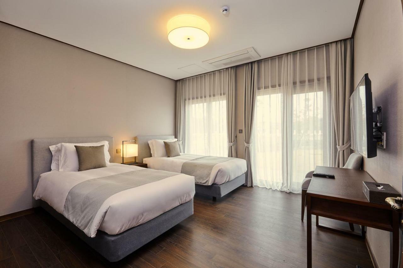 Camphortree Hotel And Resort Jeju Bagian luar foto