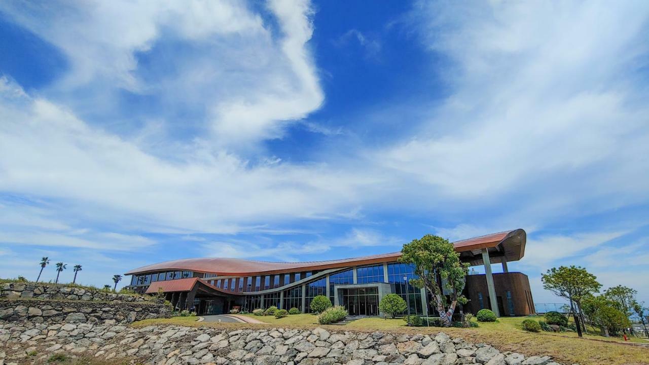 Camphortree Hotel And Resort Jeju Bagian luar foto